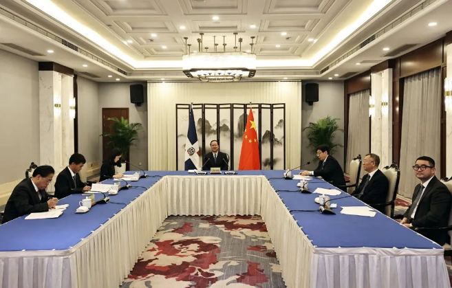 盈峰環(huán)境“助力”多米尼加清運(yùn)垃圾，毛偉明省長(zhǎng)出席線上交接儀式